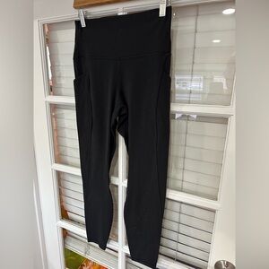 lLululemon Black Women's High-Waisted Leggings with Side Pockets